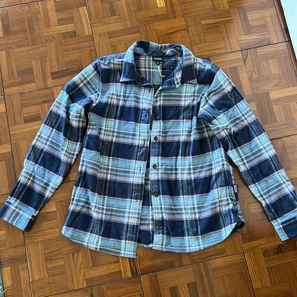 Patagonia Other - Patagonia Plaid Girls Sz XL Blue and Light Blue